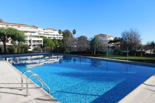 Lovely one bedroom apartment Baie des Combes parking swimming pool - Location saisonnière - Antibes