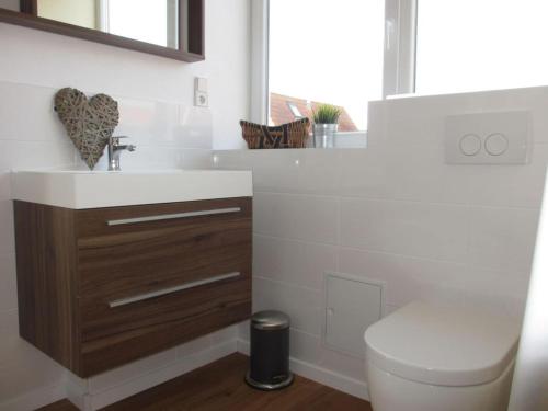 Ванна кімната, Holiday apartment Wattblick Juist in Юйст