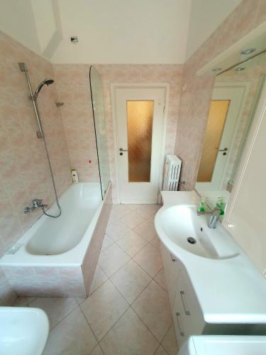 Spacious three-room apartment in Saragozza, Boloňa (fotografie 10)