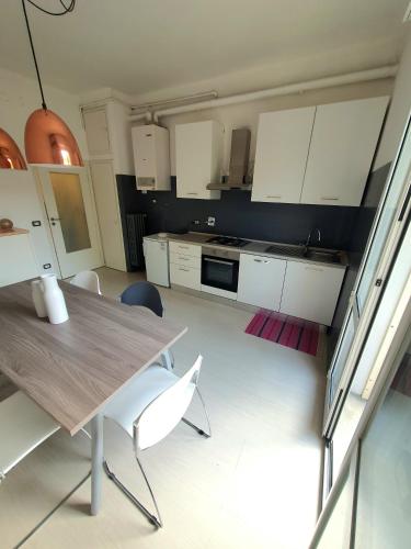 Spacious three-room apartment in Saragozza, Boloňa (fotografie 9)