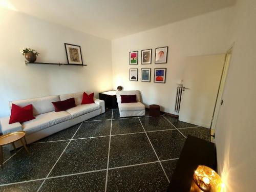 Spacious three-room apartment in Saragozza, Boloňa