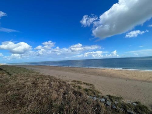 Fulmar 16, Scratby - California Cliffs, Parkdean, sleeps 6, pet friendly - 2 minutes from the beach!