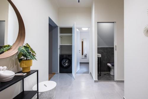 Zephyr 3-Bedroom Apartment in Athens - image 6