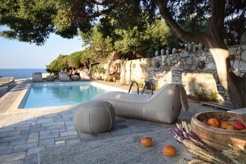 Executive Paros Villa - 5 Bedrooms - Villa Beachfront Supreme - Beachfront Sea Views and Private Poo Paros