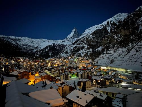 Modern apartment with stunning village and Matterhorn views Zermatt