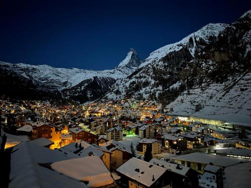 Modern self-catering apartment with Matterhorn views, Zermatt