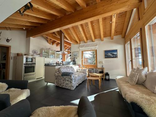 Modern self-catering apartment with Matterhorn views, Zermatt (photo 6)