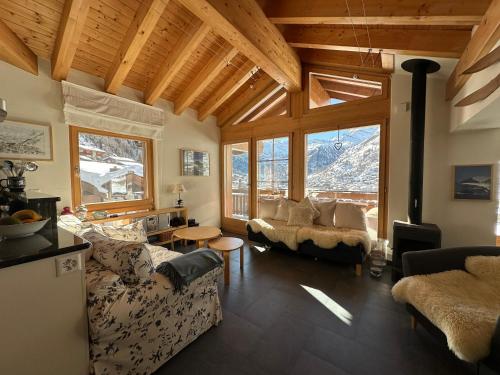 Modern self-catering apartment with Matterhorn views, Zermatt (photo 3)