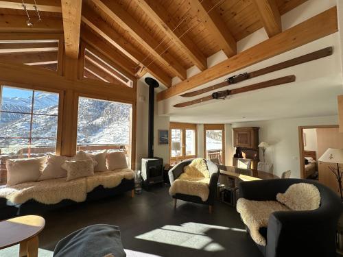 Modern self-catering apartment with Matterhorn views, Zermatt (photo 5)