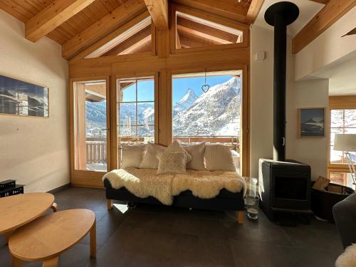 Modern self-catering apartment with Matterhorn views, Zermatt (photo 4)
