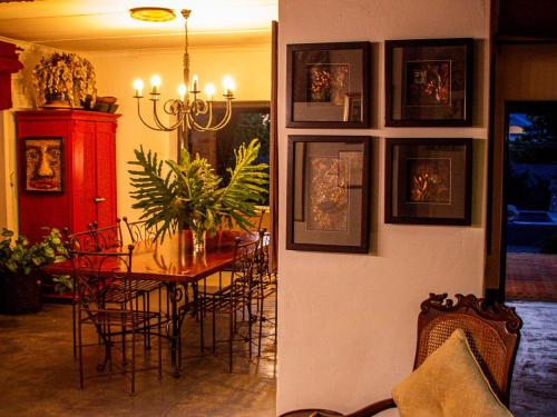 บริการและสิ่งอำนวยความสะดวก, อีโบนีมูน เกสต์เฮาส์ สตูดิโอ (Ebonymoon Guest House and Studio) in พอร์เตอร์วิลล์