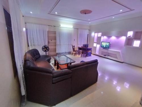 Chambre privée pavé kérékou calavie – khách sạn tại Atlantique