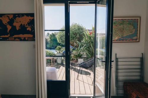 Skats, ღ Le Paradis Bleu • Villa avec piscine chauffée (ღ Le Paradis Bleu • Villa avec piscine chauffee) in L'Houmeau (Poitou-Charentes)