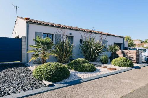 Viesnīcas āriene, ღ Le Paradis Bleu • Villa avec piscine chauffée (ღ Le Paradis Bleu • Villa avec piscine chauffee) in L'Houmeau (Poitou-Charentes)