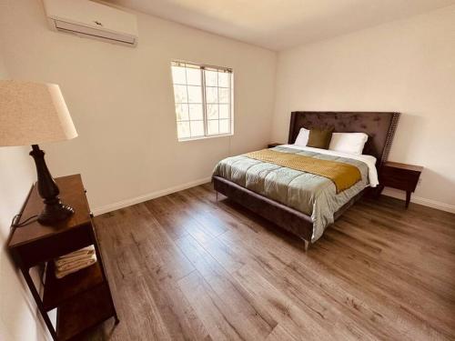 Movie Nest - 2BR - Huge Backyard w Grill