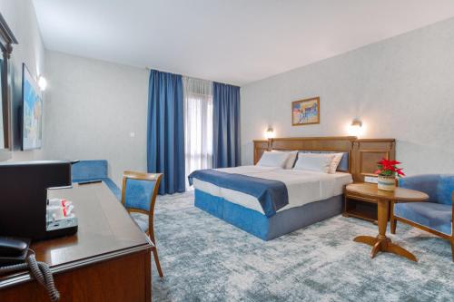 Executive Double Room image 2