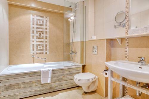 Executive Double Room image 8