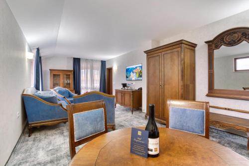VIP Family Suite with Balcony image 8