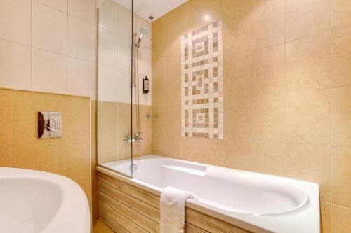 VIP Family Suite with Balcony image 1