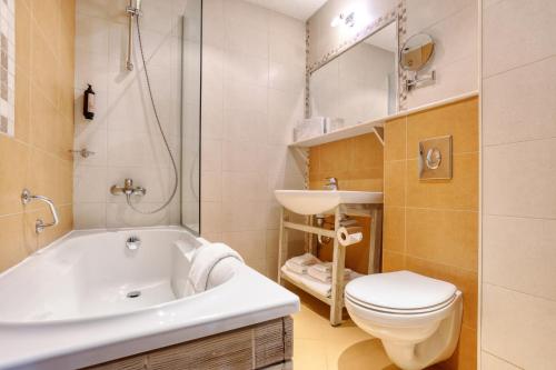 Apartment image 8