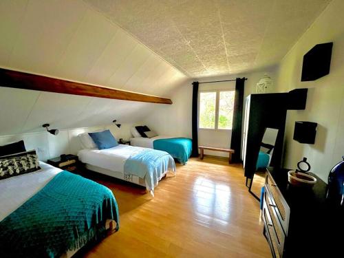 Chalet Acacia au calme 1h30 de Paris in Chateau-Renard