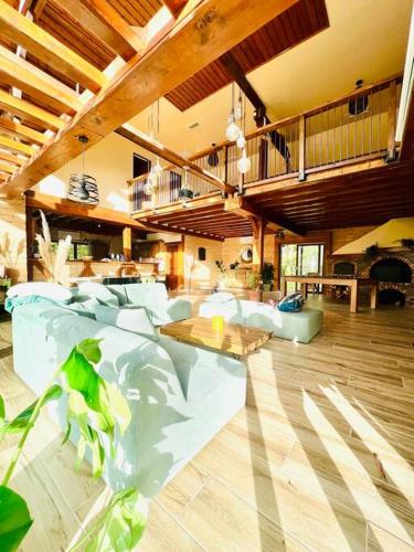 Chalet Acacia au calme 1h30 de Paris in Chateau-Renard
