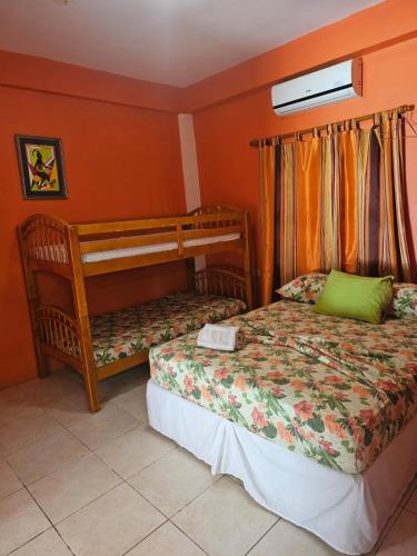 Fish Tobago Guesthouse or Joy and Brandon Guesthouse in Буккоо