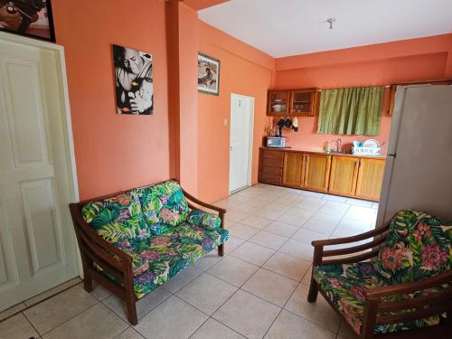 Fish Tobago Guesthouse or Joy and Brandon Guesthouse in Буккоо