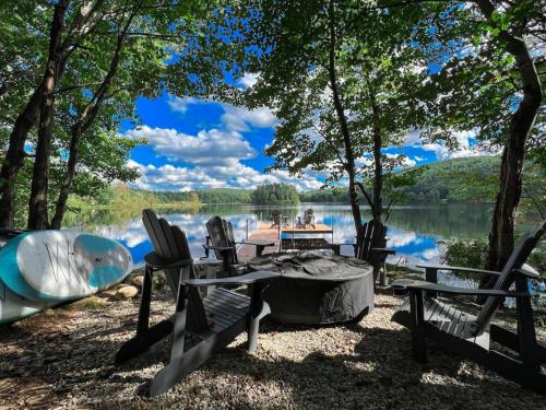 StoneWater, Brand New, Private Lakefront plus Fire StoneWater, Brand New, Private Lakefront plus Fire