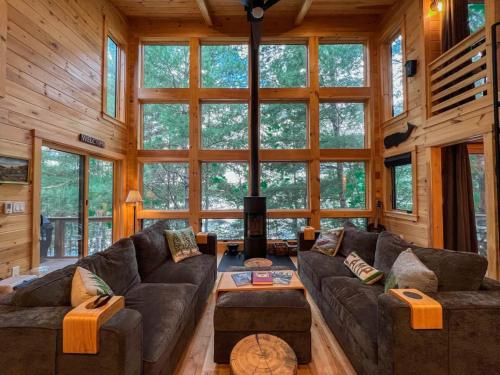 StoneWater, Brand New, Private Lakefront plus Fire StoneWater, Brand New, Private Lakefront plus Fire