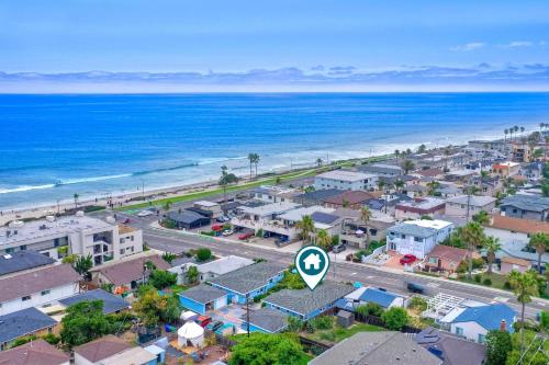 Walk To Beach - EV Charger - Outdoor Dining - 2BR in Carlsbad, USA