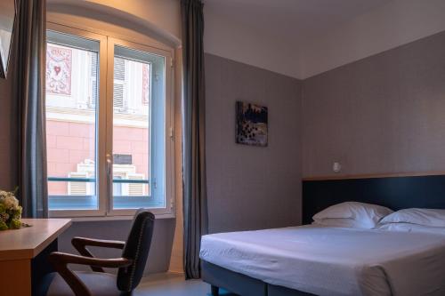 Economy Double Room image 8