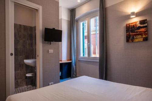 Economy Double Room image 6