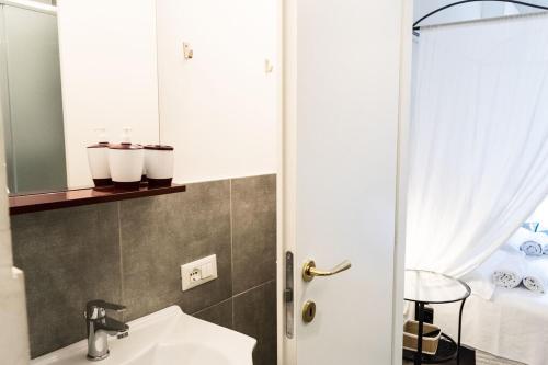 NASONI DI ROMA (VICINISSIMO BASILICA SAN GIOVANNI IN LATERANO), Рим (фото 5)