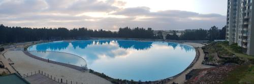 Depto con piscina y laguna artificial en Las cruces