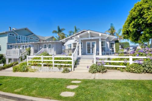 Walk To Beach & Village - 5 Bedrooms - 3 Units in Carlsbad, USA