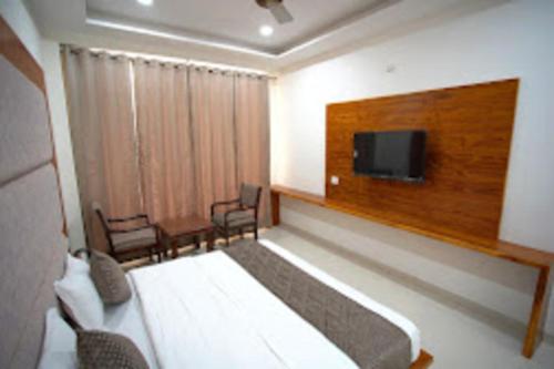 Sunroof Hotel & Banquet, Zirakpur