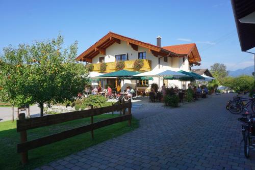 Cafe Wastelbauerhof - Urlaub auf dem Bauernhof - Hotel - Bernau am Chiemsee