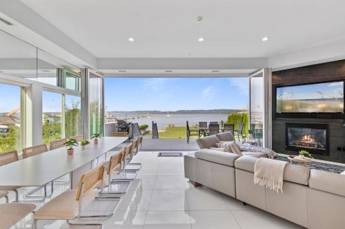 Piermont Waterfront Villa with Hot Tub image