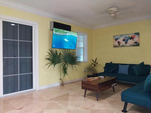 Private Guest House 2 bedrooms & 2 baths near Grace Bay Beach & Long Bay Beach.