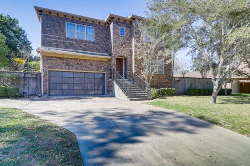 Spacious Houston Home about 12 Mi to Downtown!