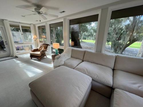 Palmetto Breeze, Golf Course New furniture, carpet