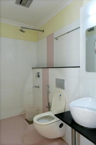 Deluxe Double Room image 6