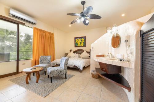 520810707 Issimo Suites (Adults Only)