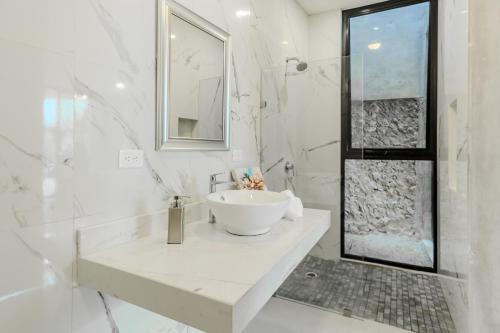 Deluxe Double Room with Two Double Beds image 5