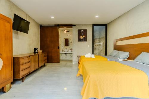 Deluxe Double Room with Two Double Beds image 4