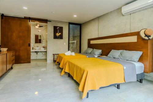 Deluxe Double Room with Two Double Beds image 1