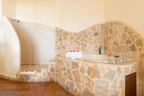 520811929 Issimo Suites (Adults Only)