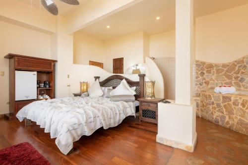 520811933 Issimo Suites (Adults Only)
