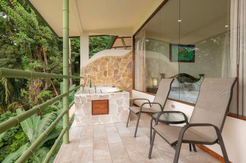 520811958 Issimo Suites (Adults Only)